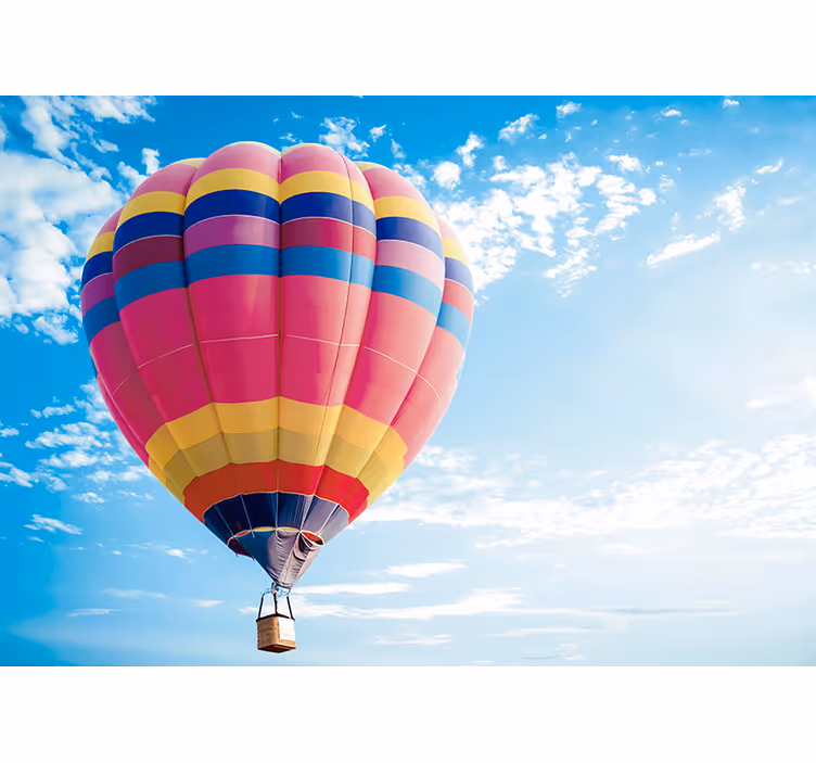 Fotomural de cielo con globo colorido volando - TenVinilo