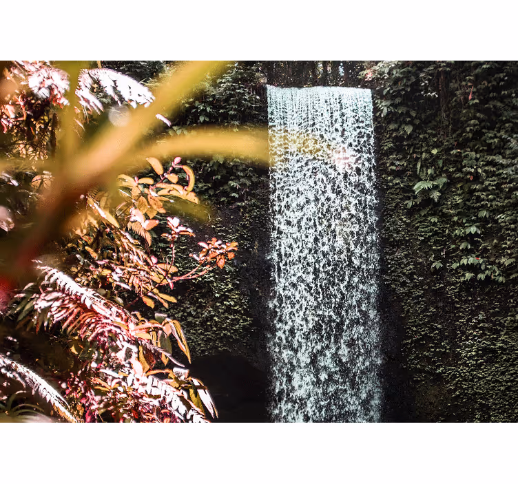 Mural de cascada atmósfera tropical serena - TenVinilo