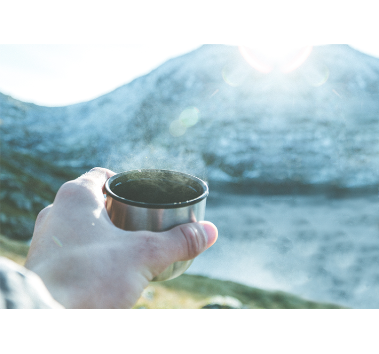 Mural de gente sosteniendo una bebida - TenVinilo