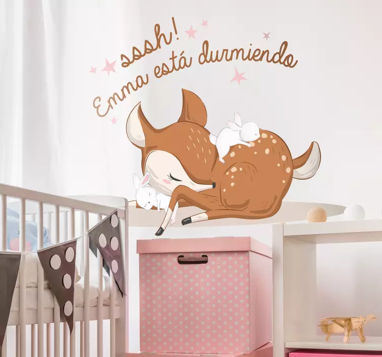 Vinilo bebé ciervo durmiendo con nombre - TenVinilo