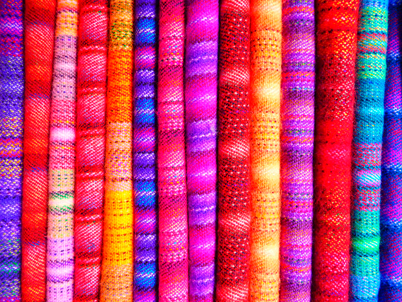 Alfombra vinílica imitación rayas de mosaico de colores - TenVinilo